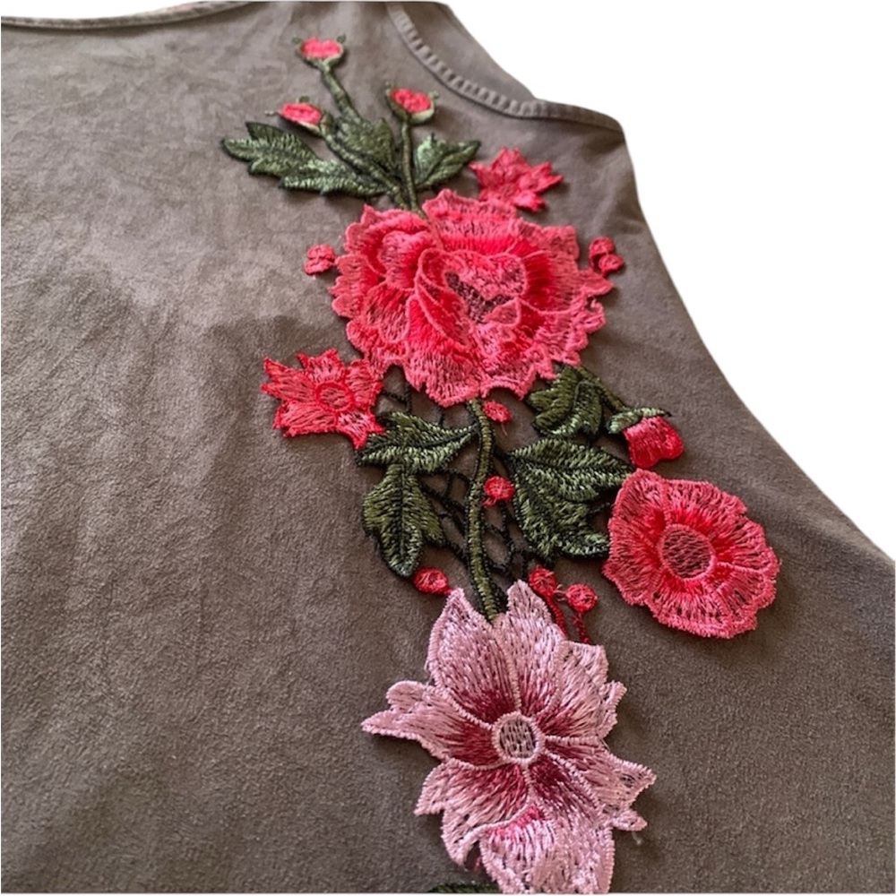 Embroidered Bodysuit - Picture 2 of 3